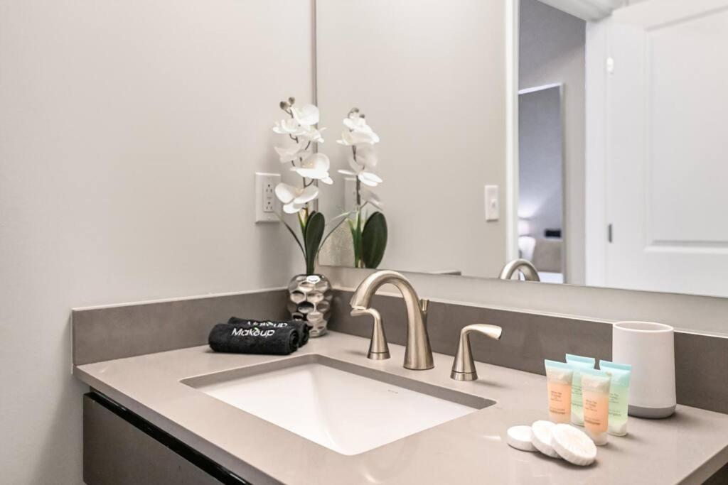 2Br Unit In The Heart Of Dt On Playhouse Square, With Pool And Gym Access-1106 Apartment Cleveland Exterior photo