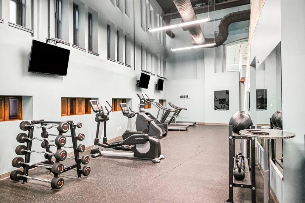 2Br Unit In The Heart Of Dt On Playhouse Square, With Pool And Gym Access-1106 Apartment Cleveland Exterior photo
